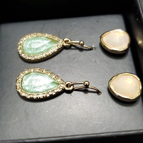 *Sale* Avon gold tone earring set - Picture 2 of 10